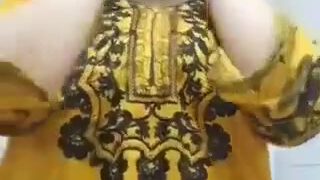 पति को एमएमएस में चूत और बूब्स दिखाती भाभी