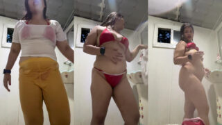 An Indian Lesbian’s seductive bathing MMS XXX sex video