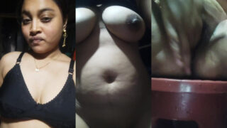 Tamil Aunty’s porn MMS of lip-smacking kisses & boob press