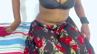 MMS sex video of a hot Tamil Aunty fucked in doggy style