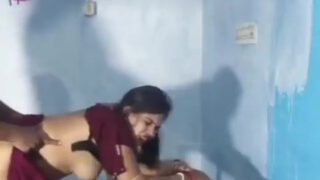 पति के दोस्त को घर बुला के चुद गई रवीना भाभी!